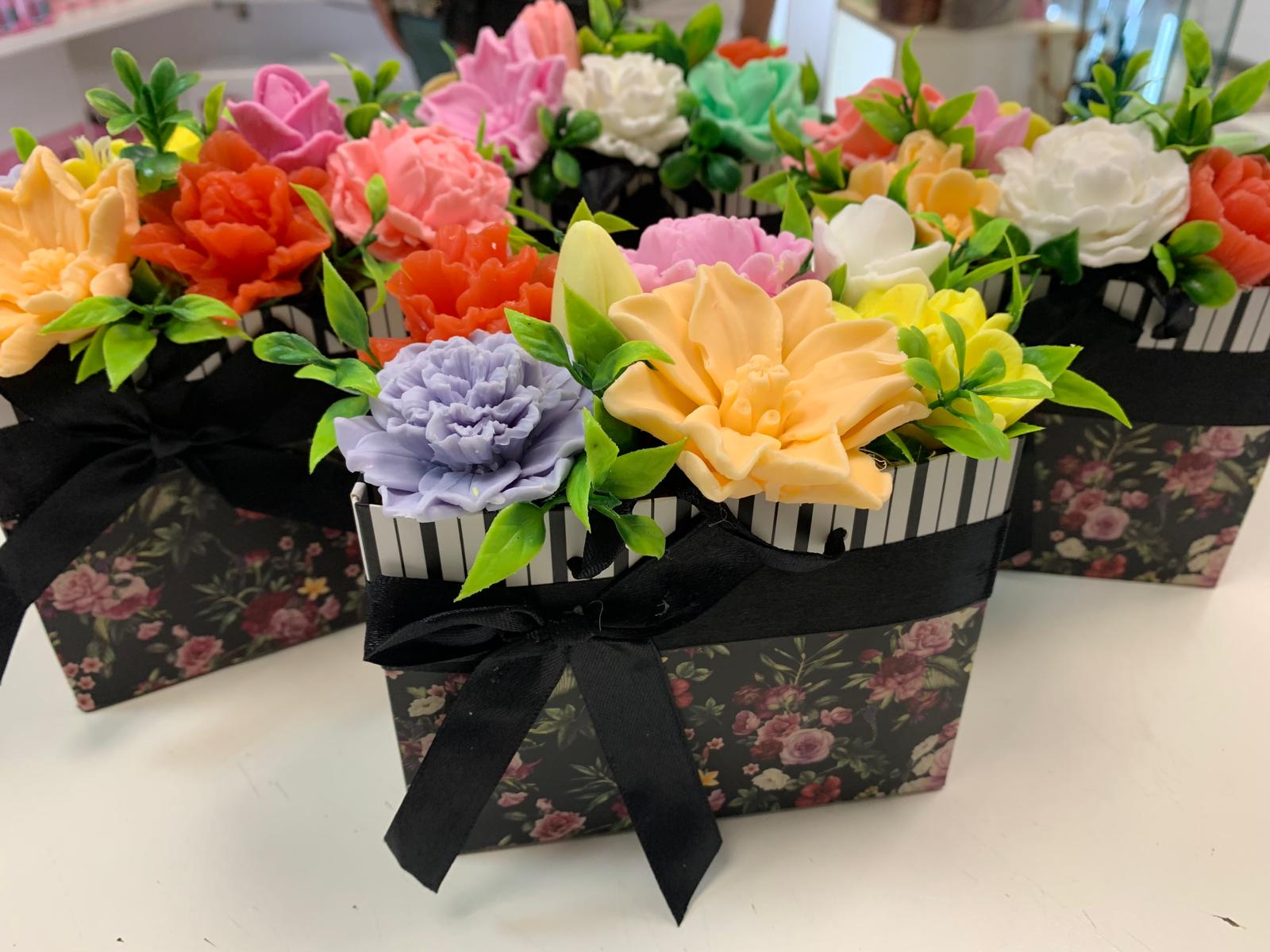 Цветя изработени с глицеринов ароматен сапун