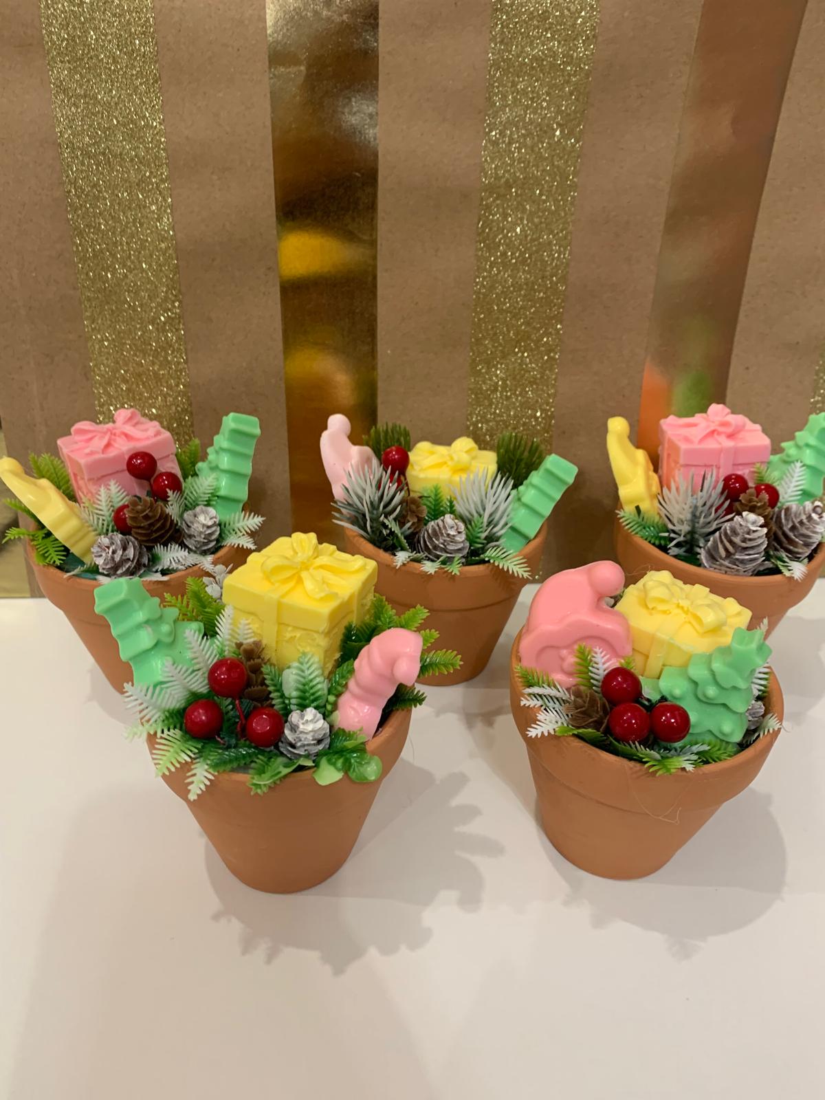 Цветя изработени с глицеринов ароматен сапун и Българска роза